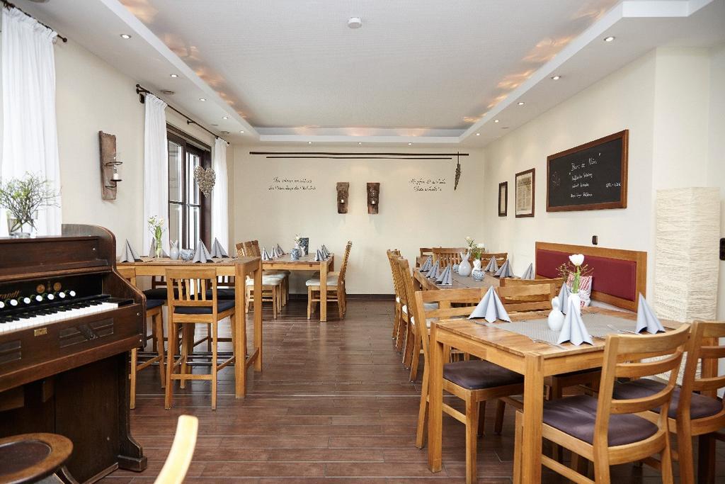 Hotel Landgasthof Wallburg Eltmann Екстериор снимка